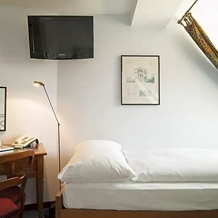 Otel Montana 3*